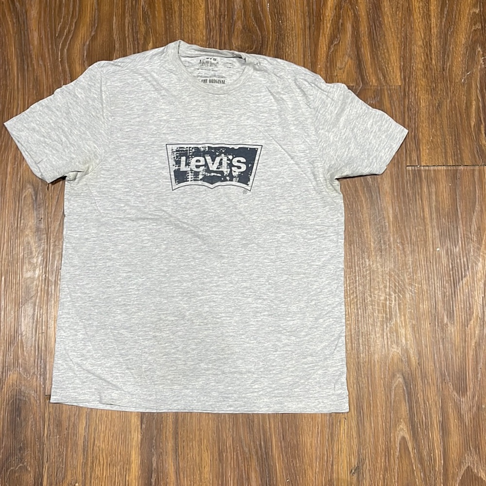 Nice Levi’s t shirt